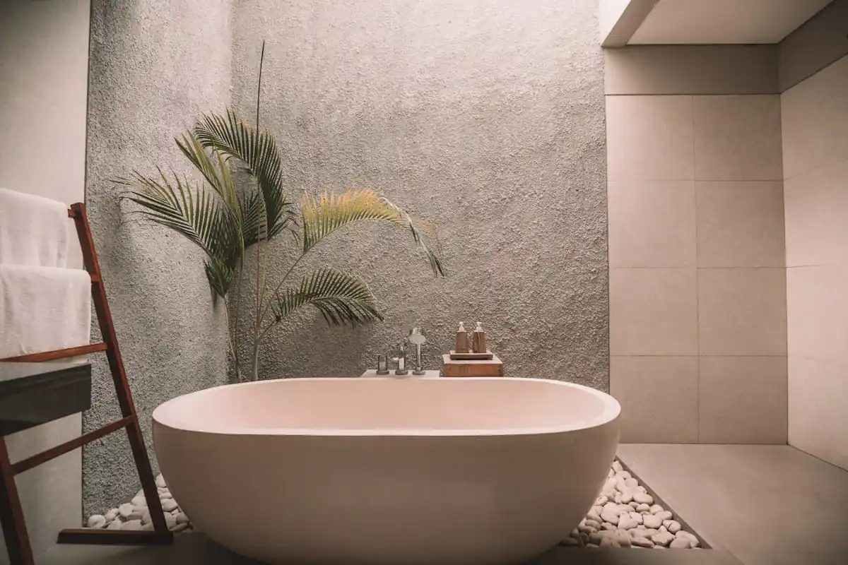 Modern fürdőkád spa környezetben